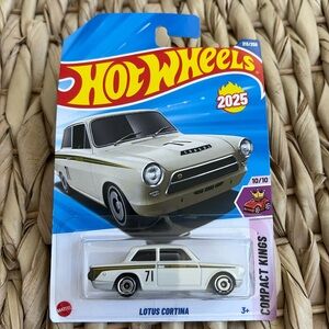 Team 71 Lotus Cortina Hot Wheels Race Car Compact King Hotwheels Racing New 2025